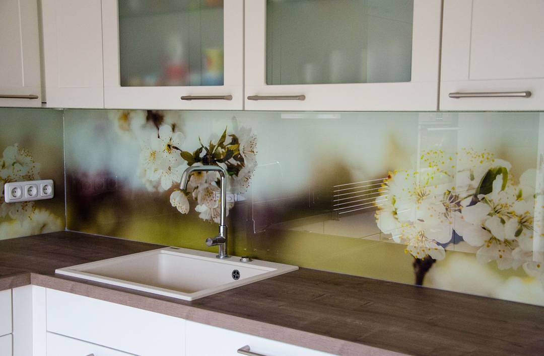 14. Tumbled Stone Mosaic with Copper Accents on a Warm Beige Wall
