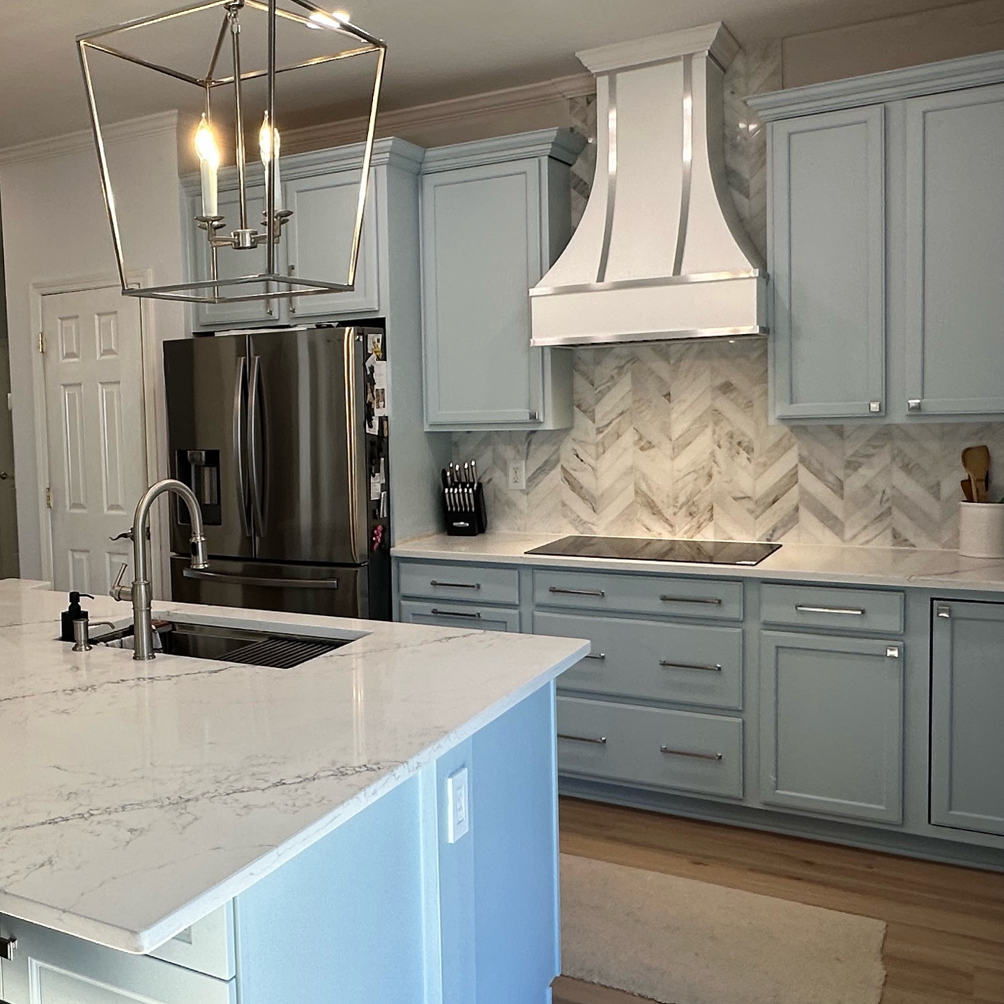 4. Metallic Mosaic and River Rock Fusion Backsplash