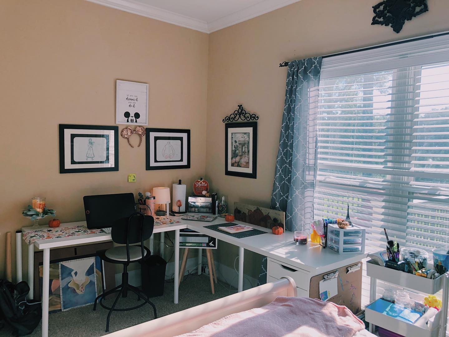 15. a Canopy Bed Nook with a Floating Desk and Geometric Wall Art