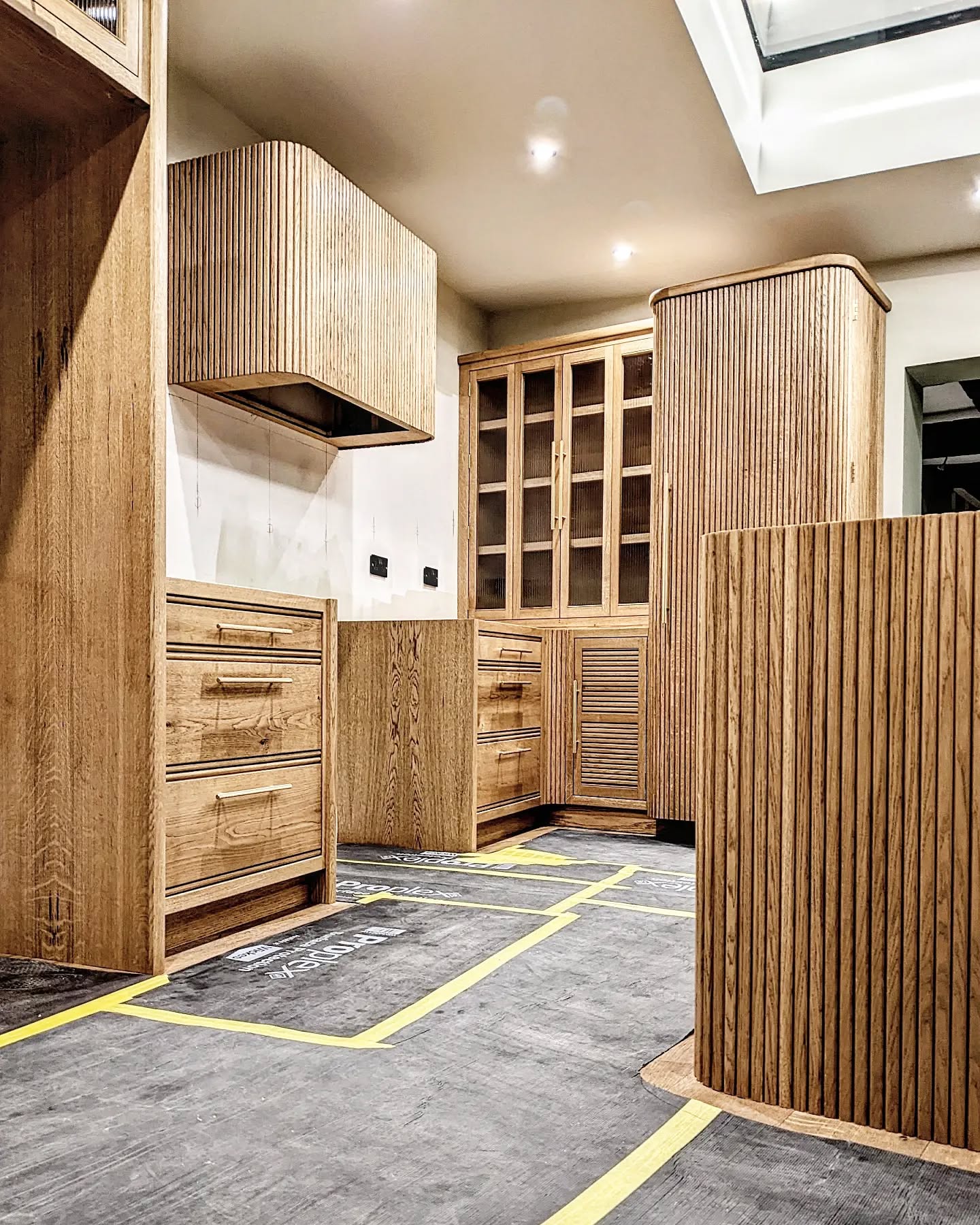25. Mid Century Minimalism Meets Geometric Cabinetry In Avocado Green