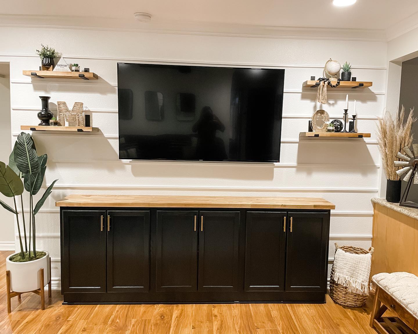 1. Velvet Drama and Geometric Charm Above the Tv Screen