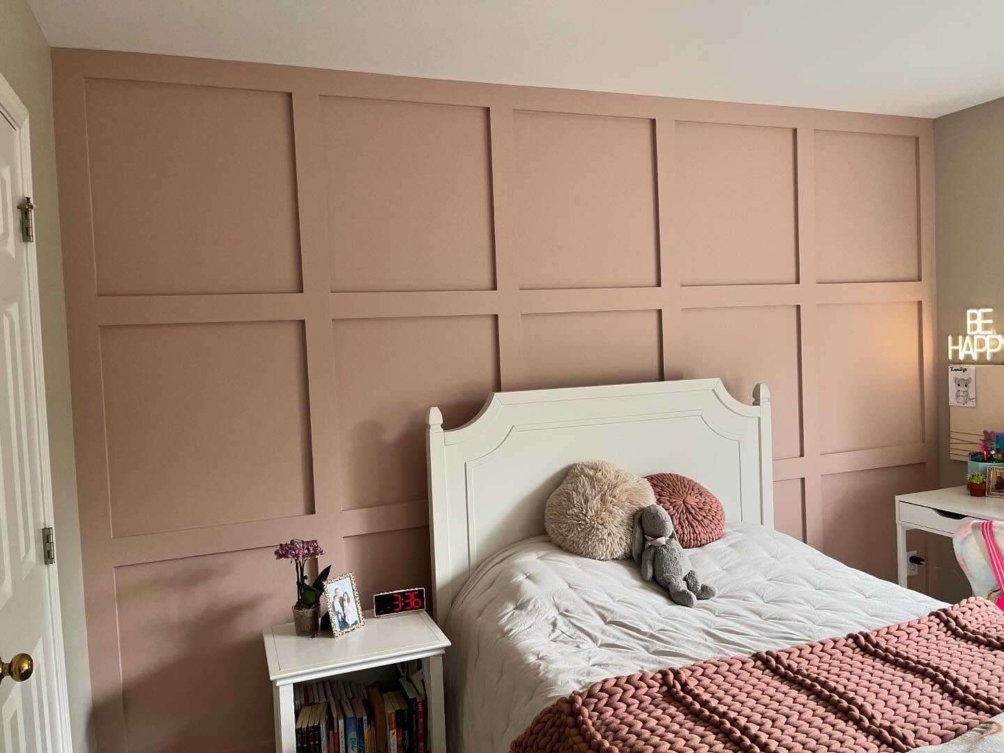 24. Midnight Indigo Waves: an Accent Wall with Textured Plaster and Subtle Lighting