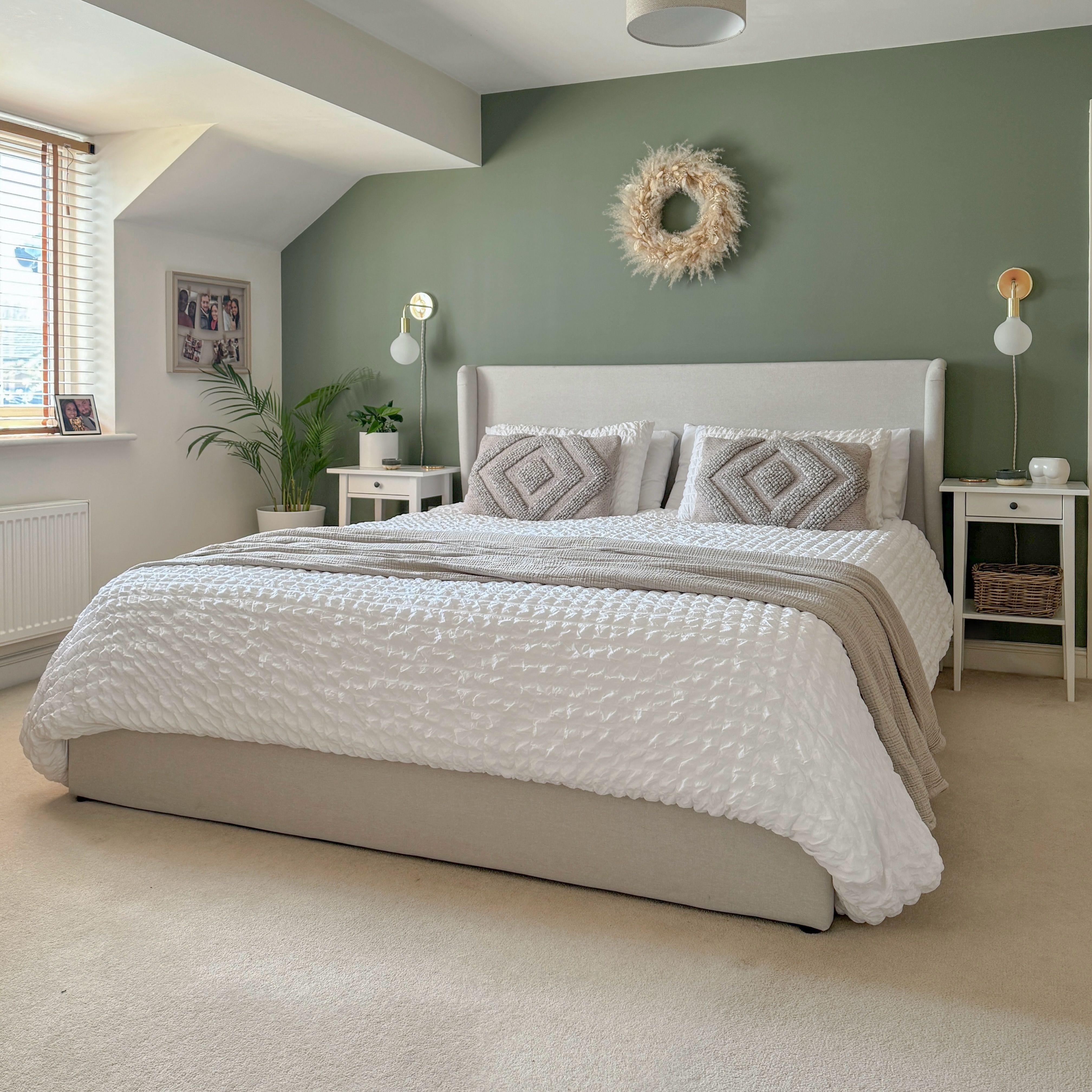 16. a Symphony Of Teal Waves: the Undulating Accent Wall