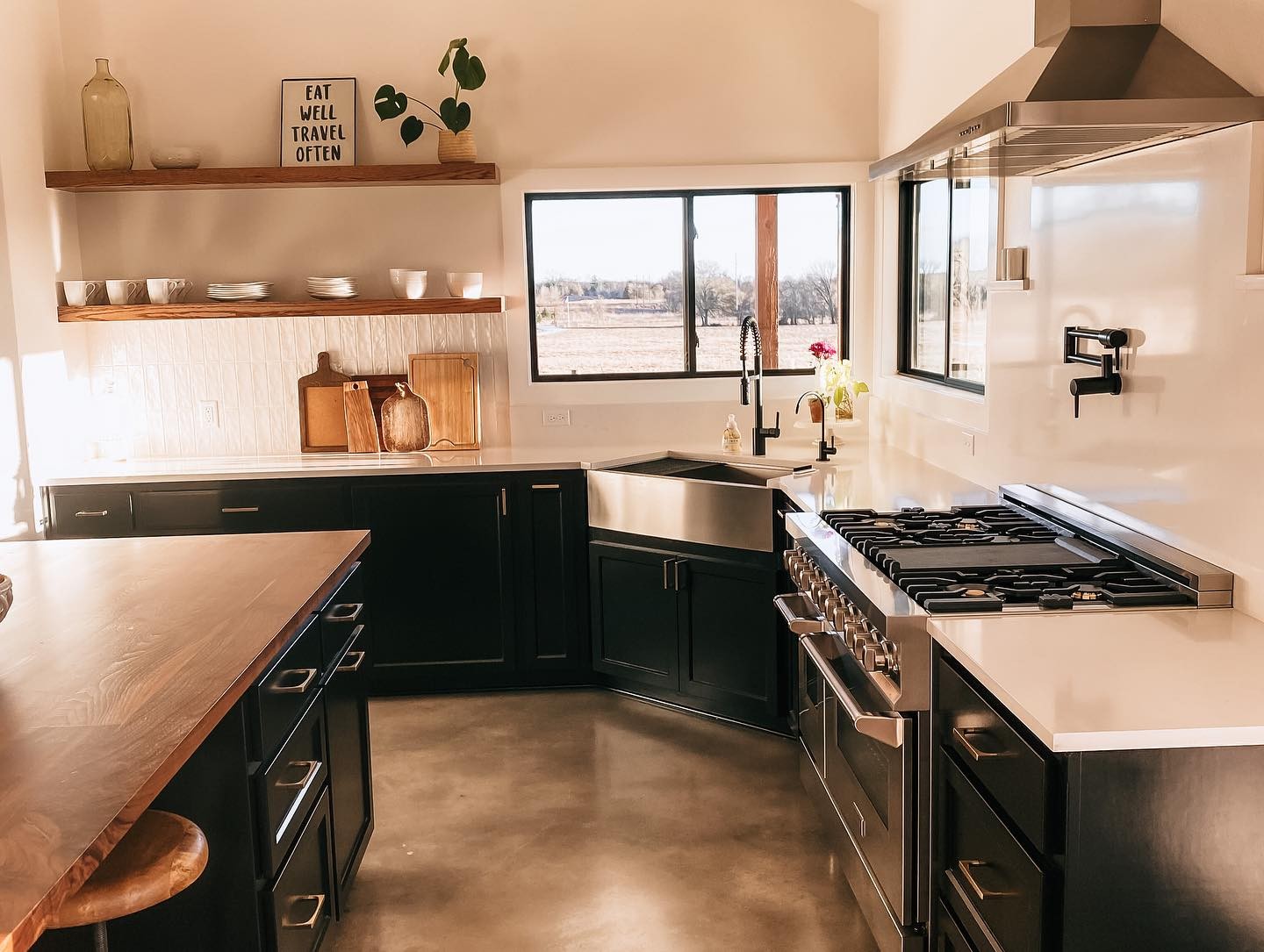 5. Mid Century Meets Modern: the Teal and Brass Accent Kitchen