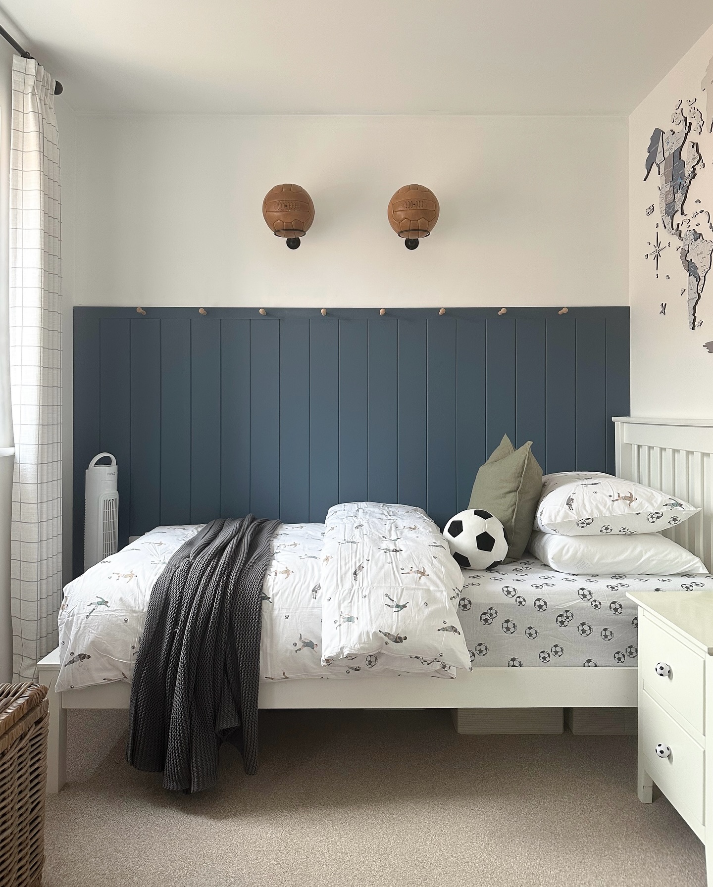 27. Surfboard Skateboard Fusion: a Teen's Coastal Adventure Bedroom