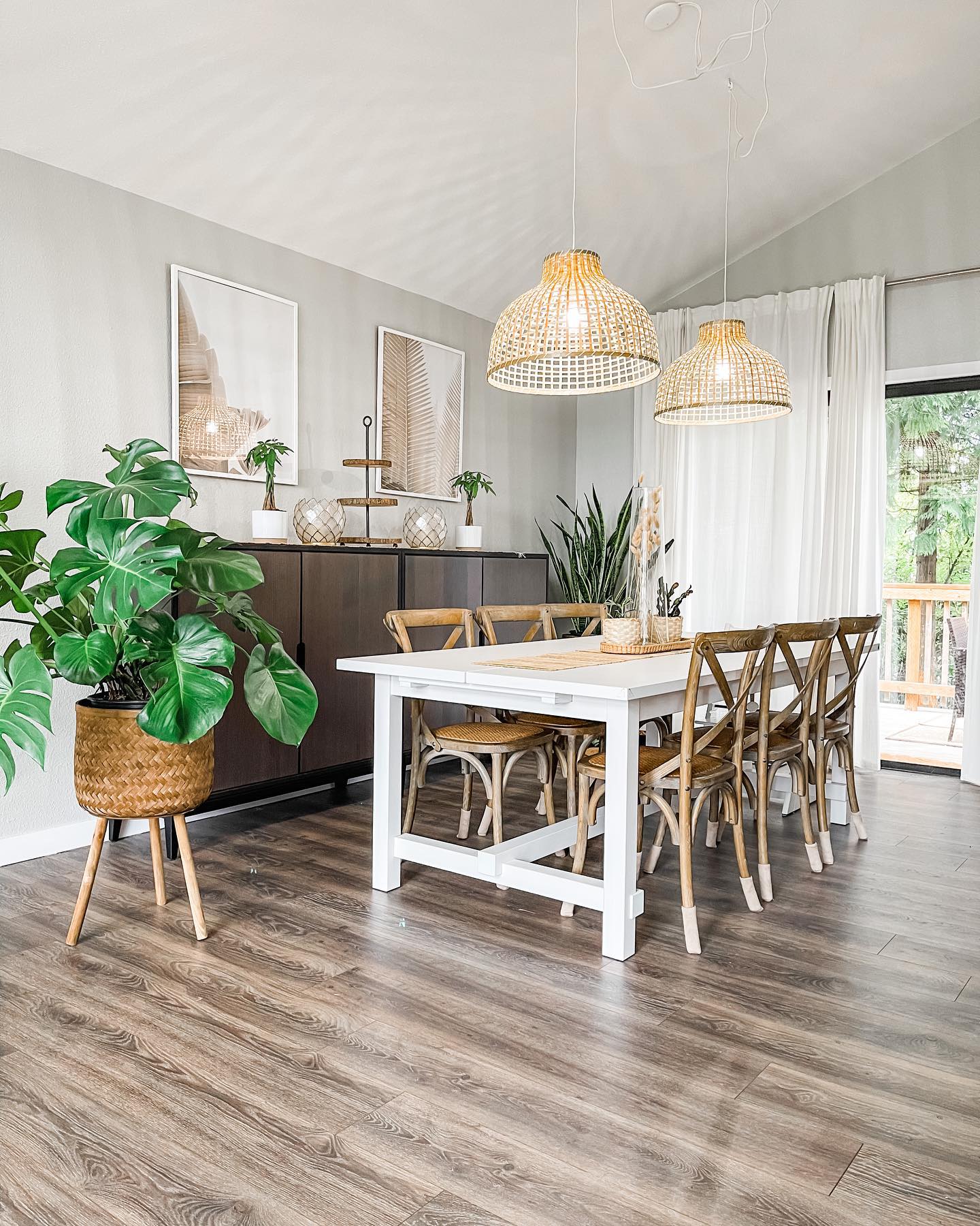 16. Bohemian Sunset Glow: Rattan Chandelier Over Macrame Tablecloth