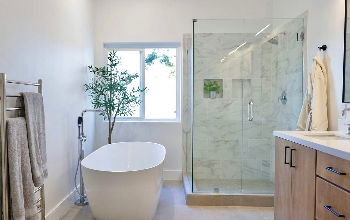 6. Starry Night Mosaic Tiles Illuminate the Shower Nook