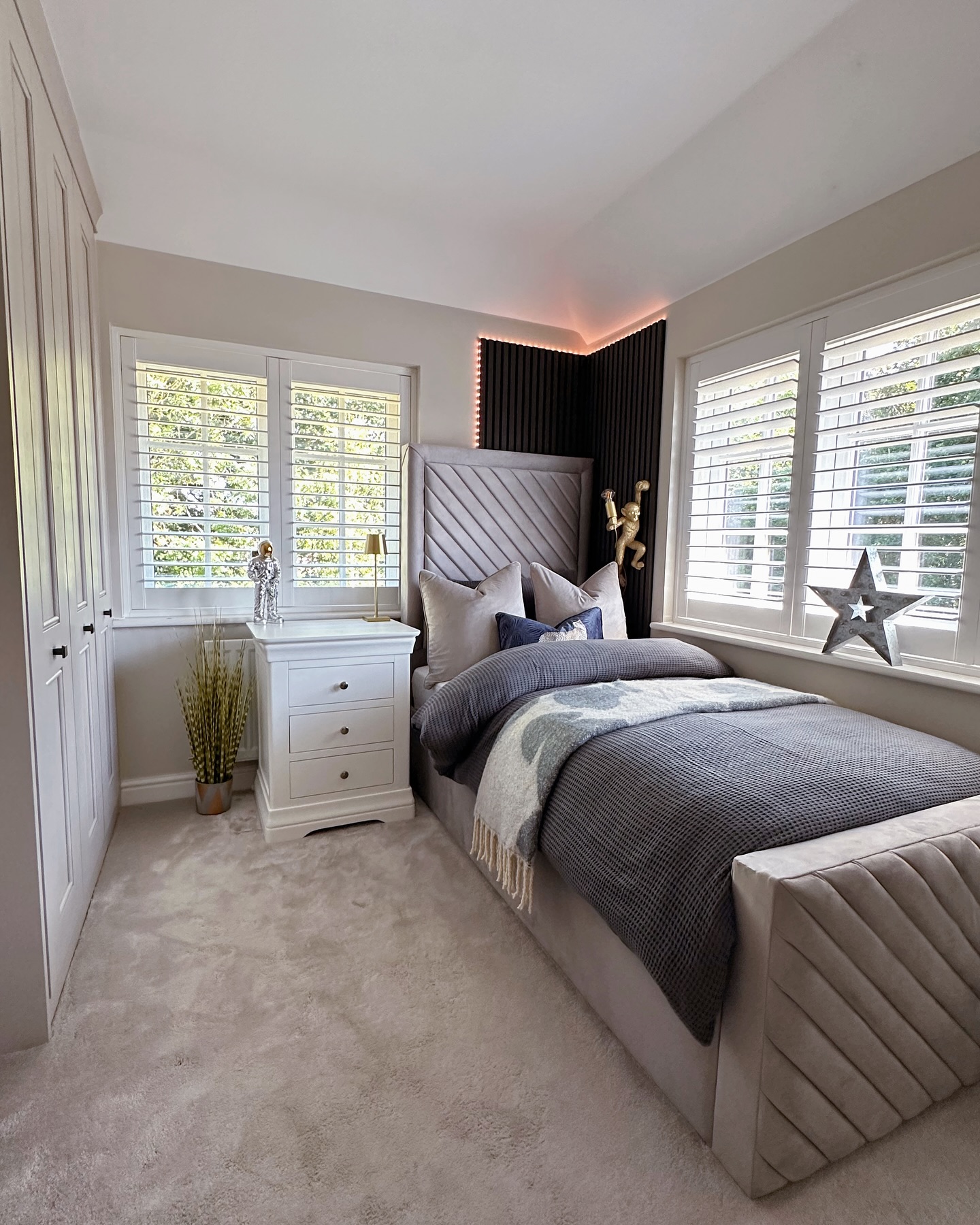 13. Surfboard Skateboard Fusion: a Teen's Adventure-themed Bedroom