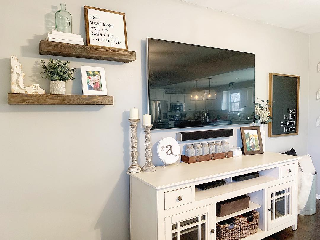 19. Moroccan Lanterns and Wooden Trays: a Fusion Of Cultures Above the Tv