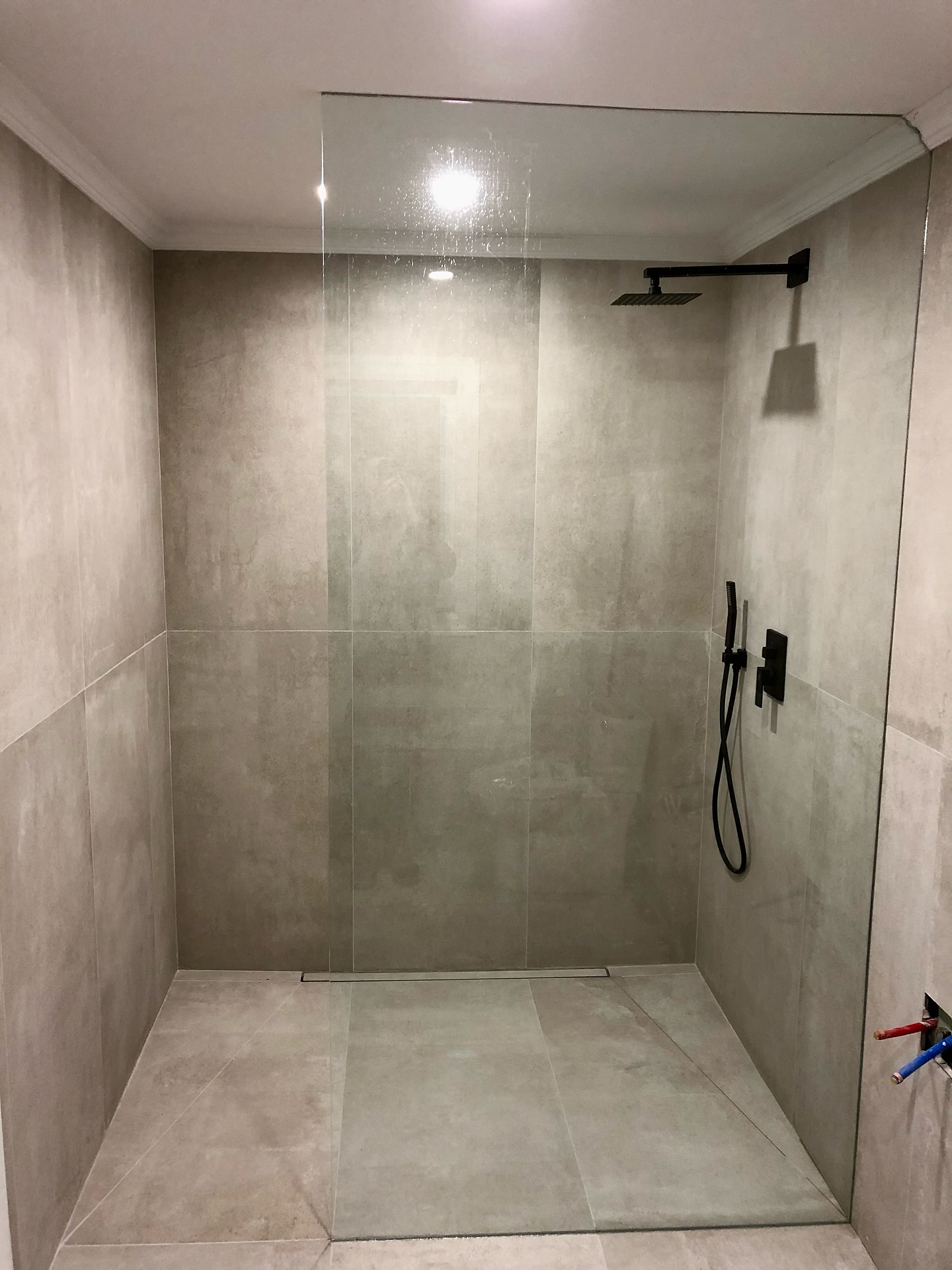 13. Tiled Waves and Glass Serenity: a Shower with Oceanic Curves and Cobalt Accents