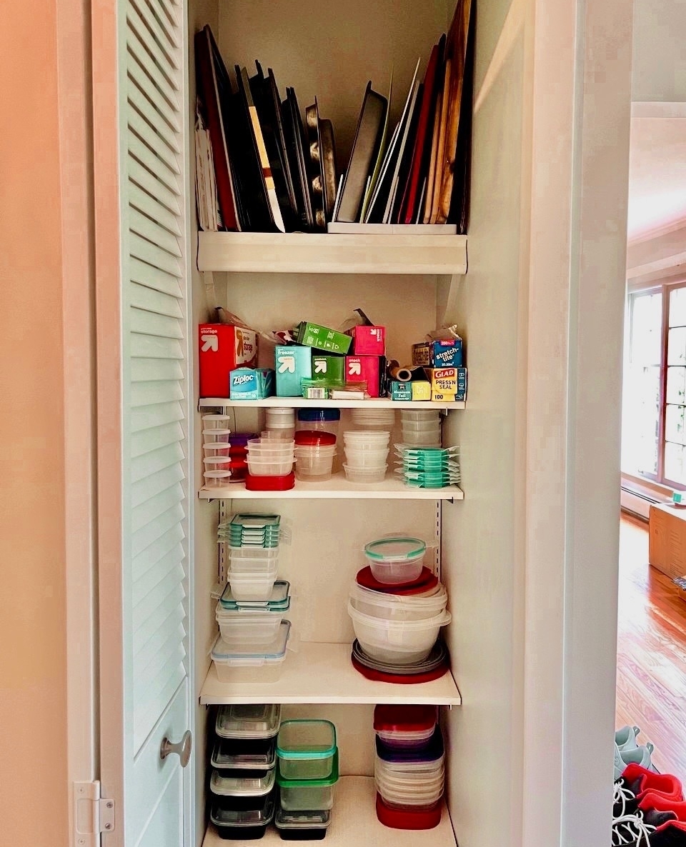 23. Glass Jars and Wicker Baskets: a Harmonious Blend Of Transparency and Texture In Kitchen Storage