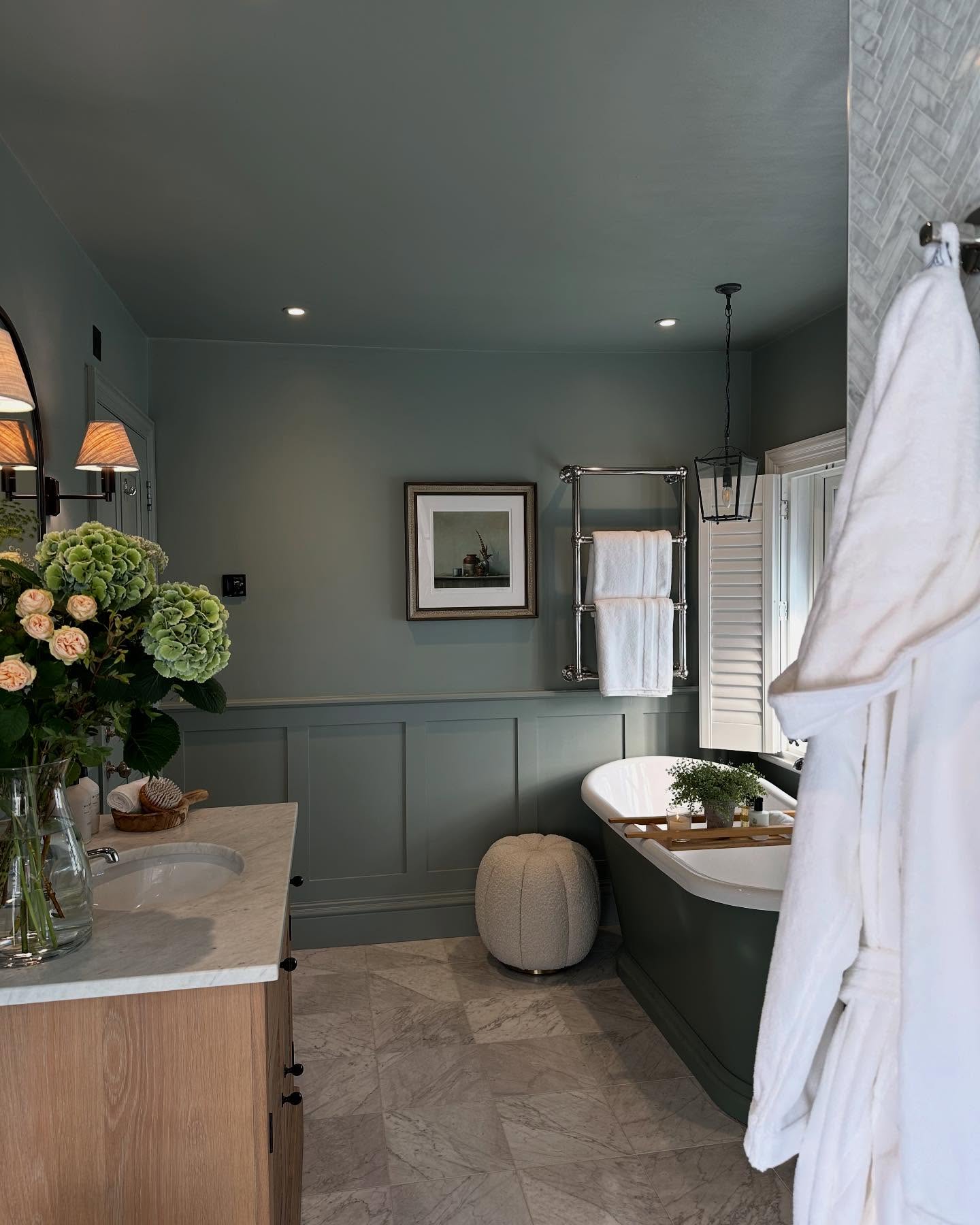 2. Moonlit Serenity: a Walk-in Shower with Cobalt Tiles and Starry Accents