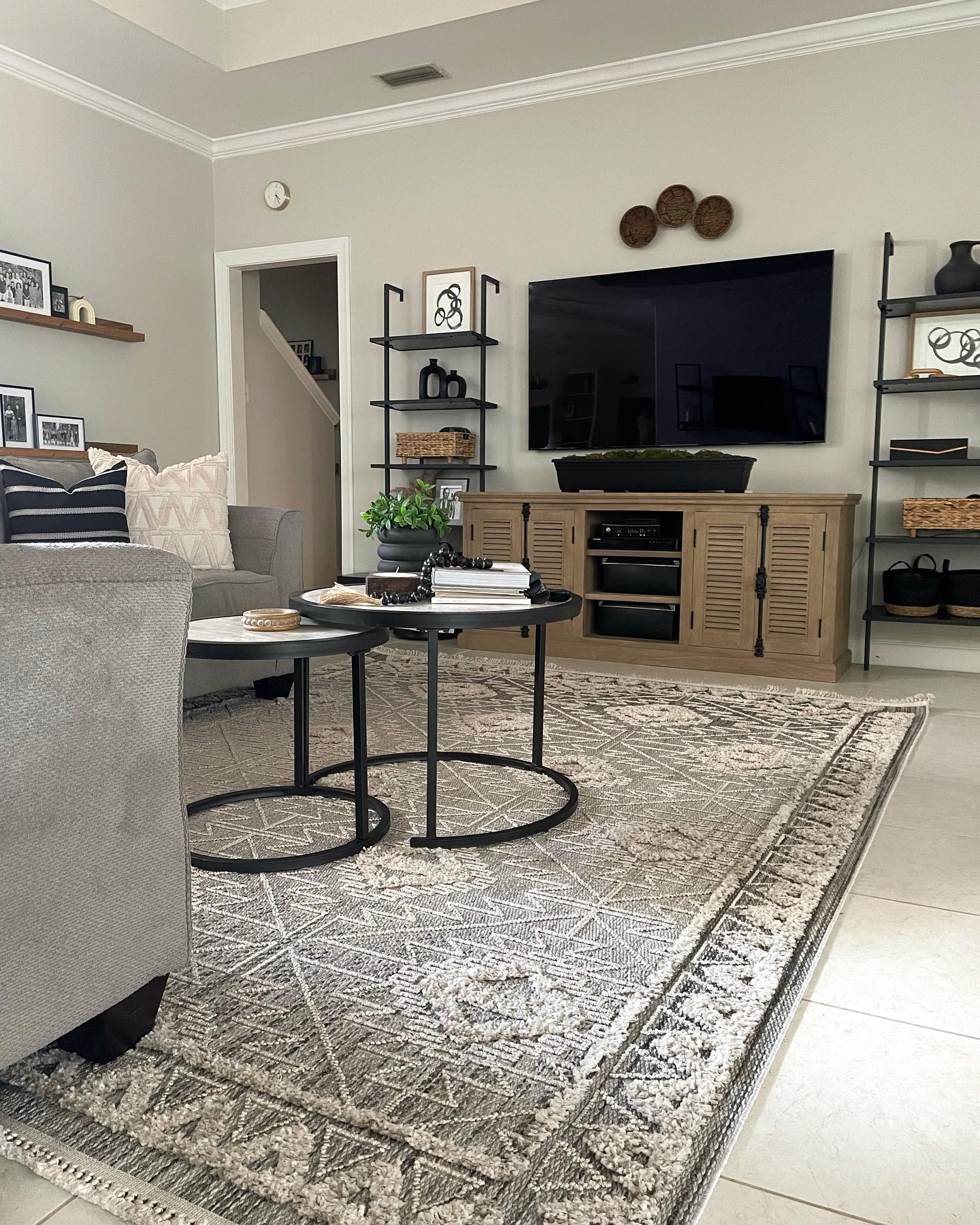 30. Floating Bookshelf Illusion Above a Sleek Black Tv
