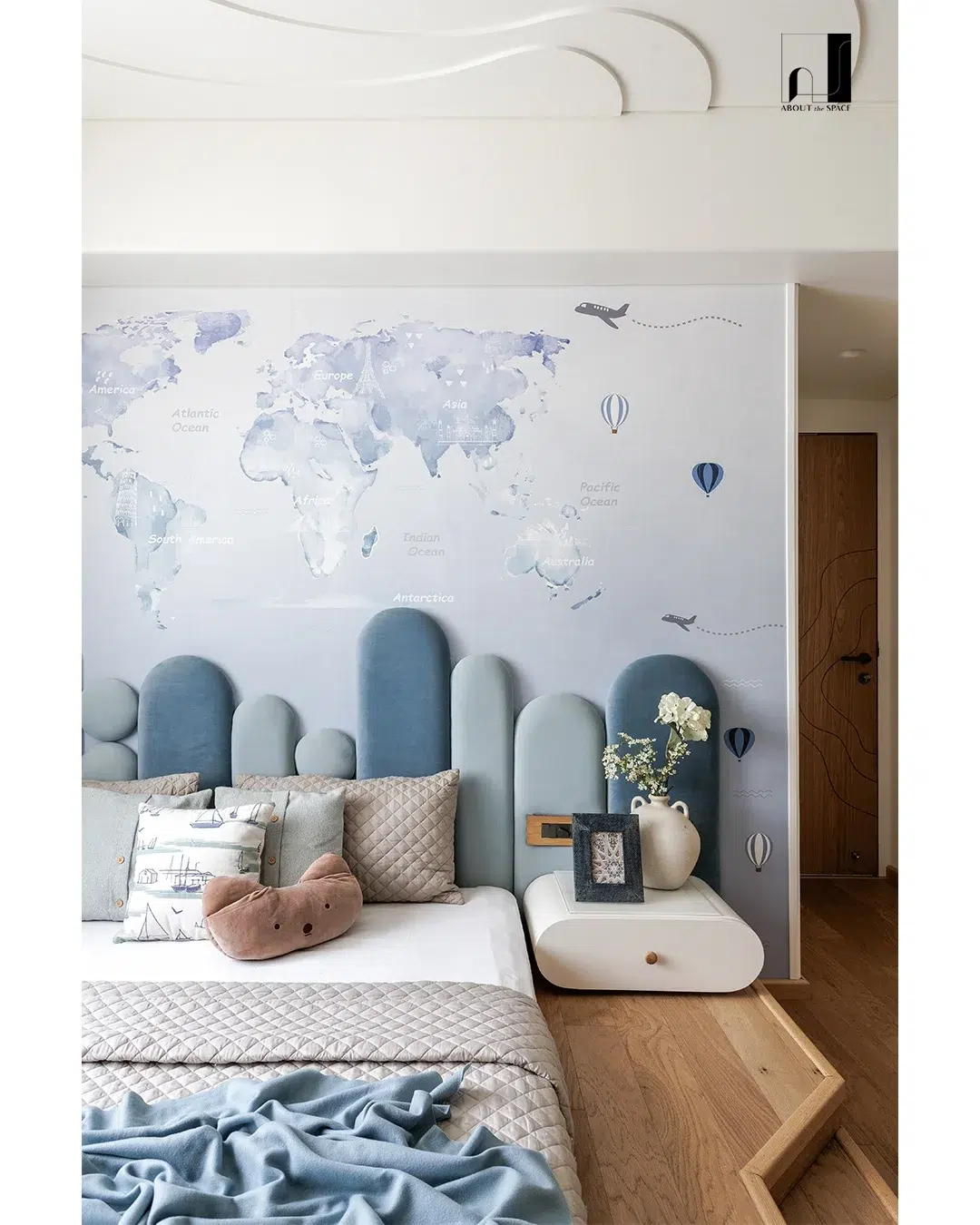 14. a Canopy Of Whimsy: Mint Green Bunk Beds with Starry Night Accents
