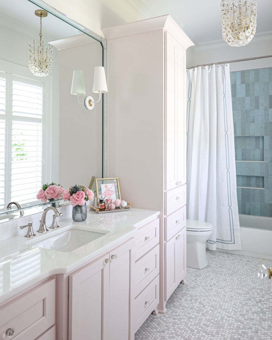 15. the Mosaic Splash Of Teal and Copper Accents In a Crisp White Setting