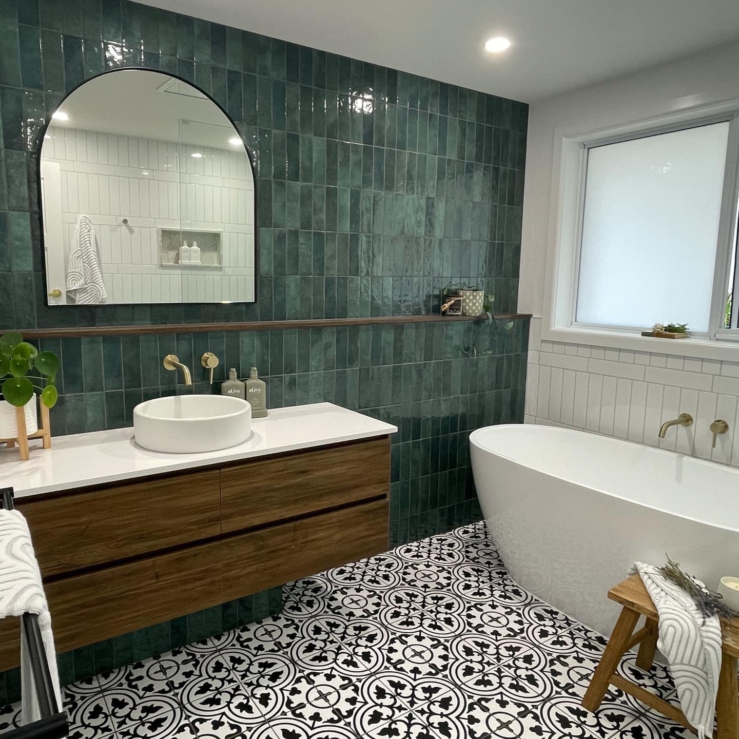 9. Coastal Retreat with Seashell-inspired Sink and Driftwood Mirror Frame