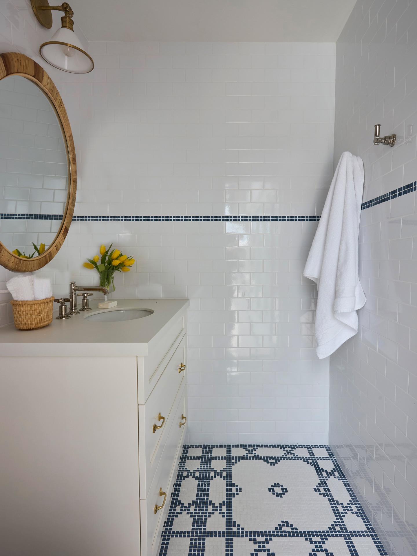 19. Seashell-inspired Sink with Driftwood Mirror Frame In a Nautical Nook