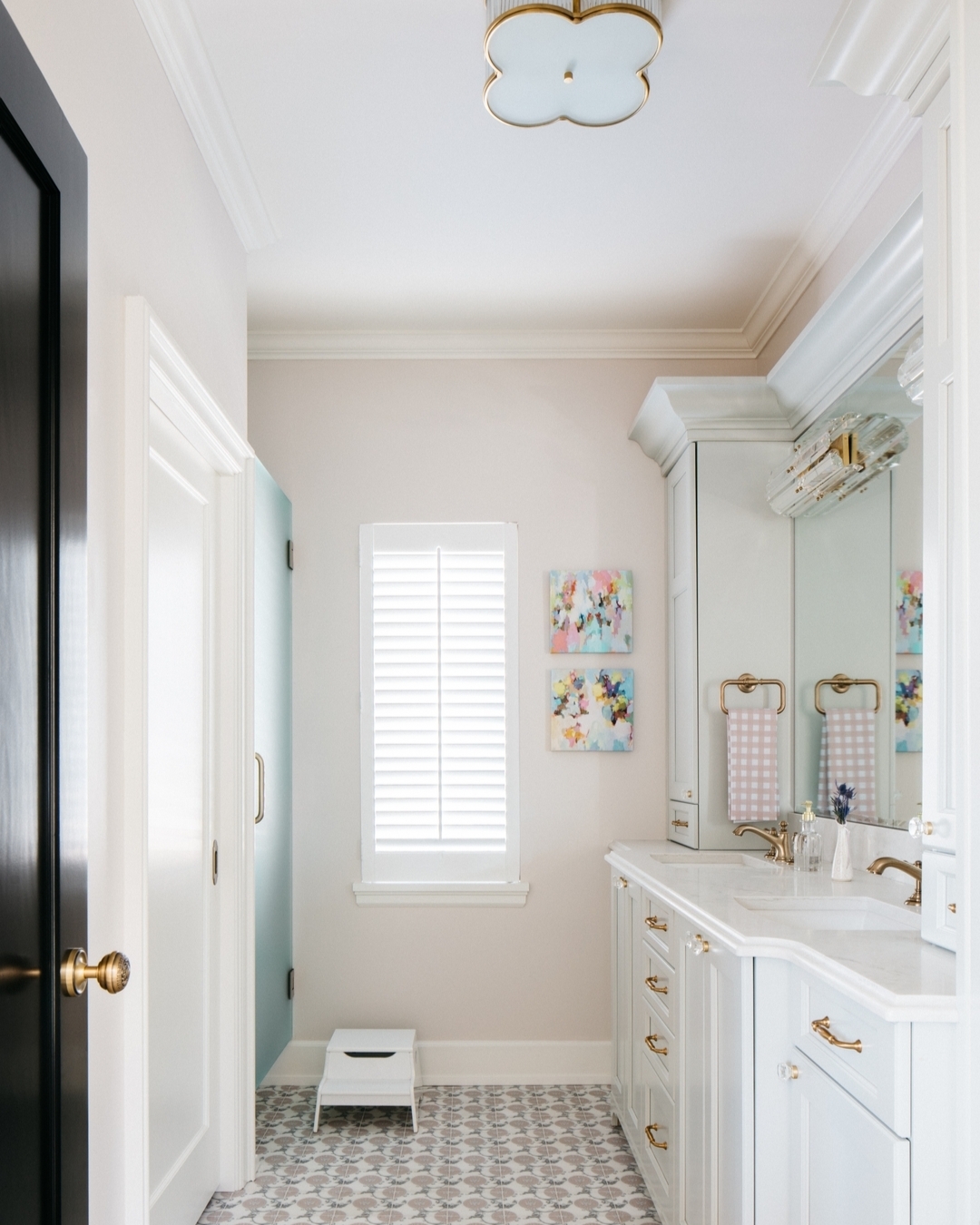 24. Moonlit Marble and Gold Accents Create a Serene Oasis