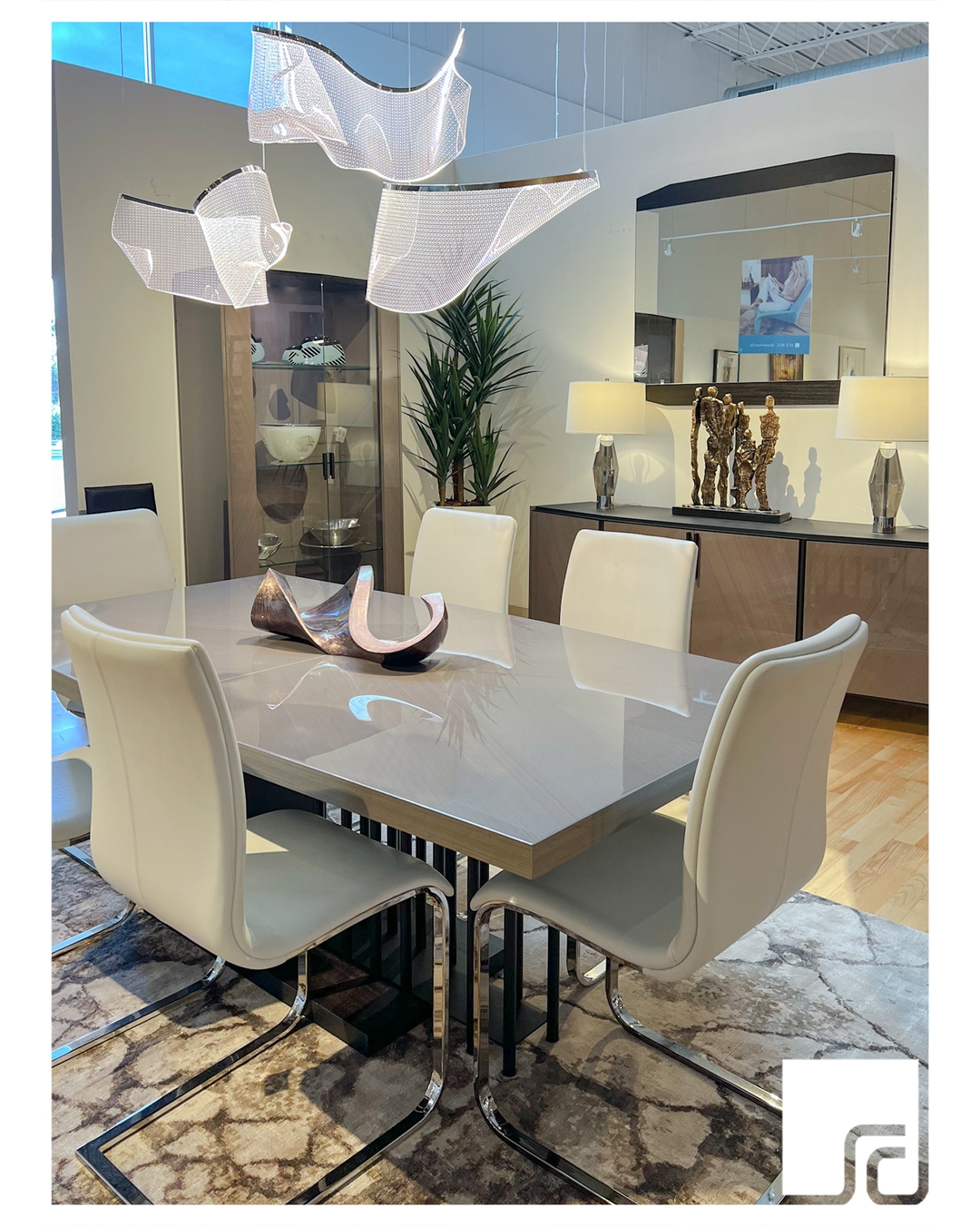 21. Amber Glow Dining: a Modern Room with a Sunset-inspired Palette